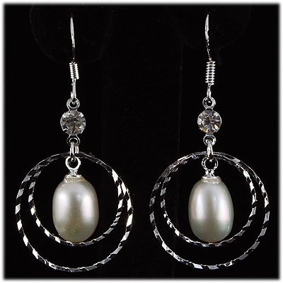 Natural 3.50g Pearl Dangling Sterling Silver Earring: Natural 3.50g Pearl Dangling Sterling Silver Earring **|**|** Diamond Cut Design Sterling Silver Earring w/ Natural White Fresh Water Pearl 8mm in size ; MSRP: $300