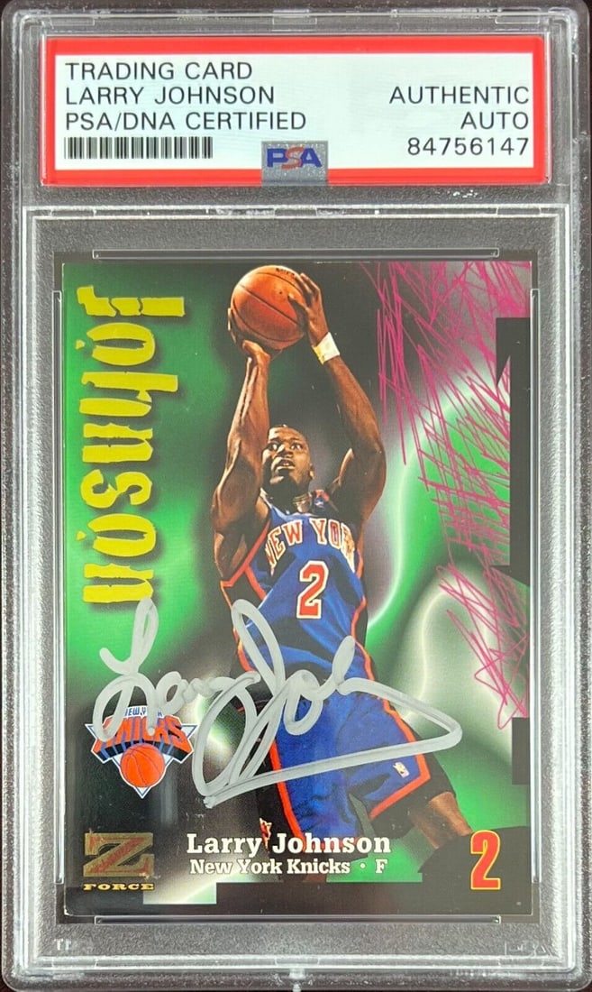 Larry Johnson auto 1998 SkyBox #162 card New York Knicks PSA Encapsulated: Larry Johnson auto 1998 SkyBox #162 card New York Knicks PSA Encapsulated Larry Johnson auto 1998 SkyBox #162 card New York Knicks PSA Encapsulated SKU: RBJ7369024077912
