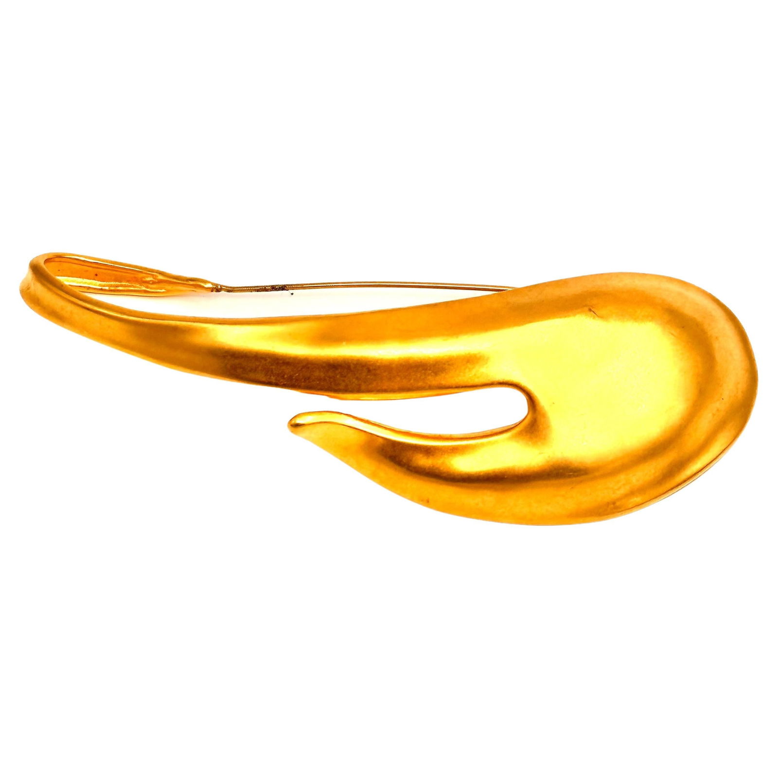 Robert Lee Morris Gilded Sax Brooch: Robert Lee Morris Gilded Sax Brooch Metal: Gold Plate, Brass Weight: 1.2 oz Dimensions: Height: 4.75 in (120.65 mm) Width: 1.5 in (38.1 mm) Depth: 0.75 in (19.05 mm) Diameter: 1.5 in (38.1 mm) Length: