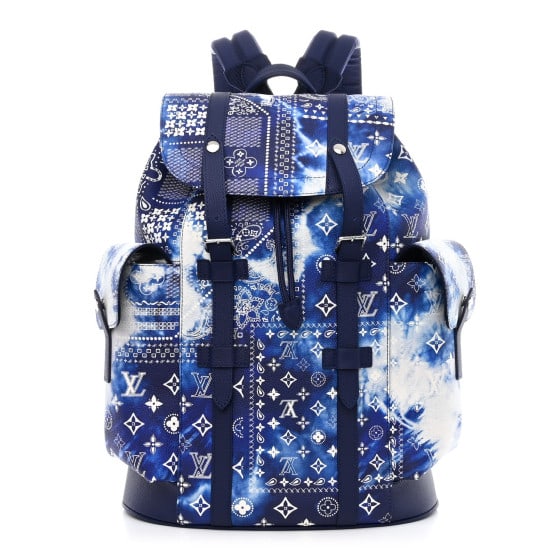 Louis Vuitton Cowhide Monogram Bandana Christopher MM Backpack Blue: Louis Vuitton Cowhide Monogram Bandana Christopher MM Backpack Blue SKU no: RBJ1359368 Brand: LOUIS VUITTON Condition: Excellent Condition Details: Handle: Creases, frayed stitch(es), Exterior: Marks,
