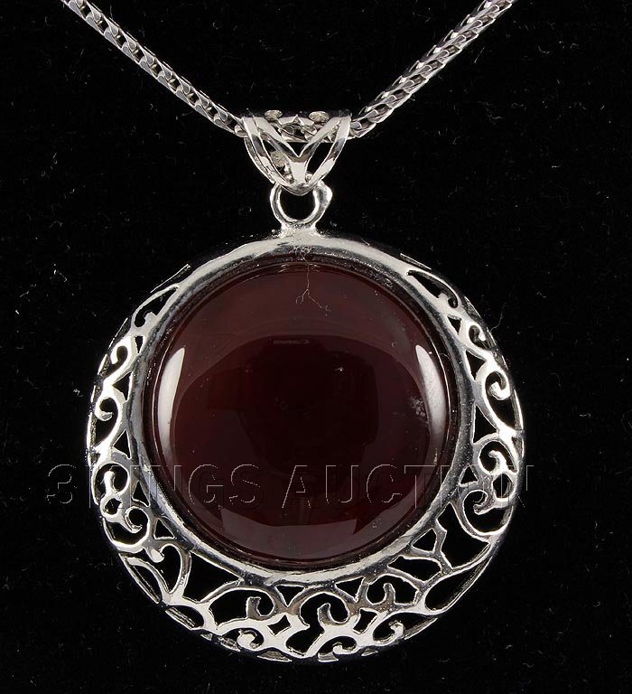 9.17GRAMS CARNELIAN SILVER MESH FRAME PENDANT: 9.17GRAMS CARNELIAN SILVER MESH FRAME PENDANT **|**|** PRETTY CIRCULAR LABRODORITE SILVER MESH PENDANT MEASURING 1.31 INCHES ; MSRP: $300