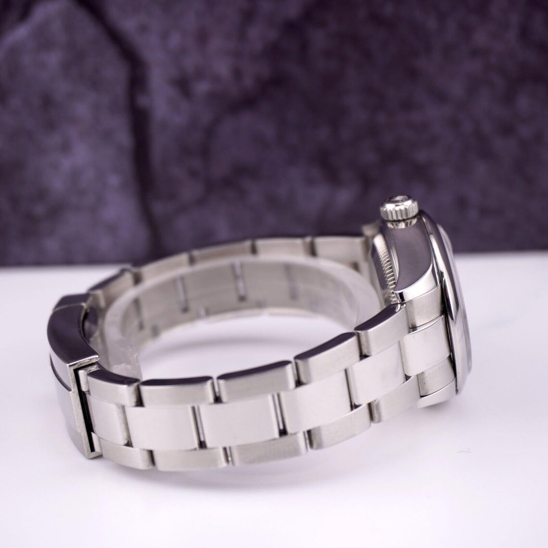 Rolex Lady Datejust 28mm Stainless: Rolex Lady Datejust 28mm Stainless Steel Smooth Oyster Silver Dial Watch 279160 Brand: Rolex Design: Oyster Perpetual Watch Case Material: Steel Strap Material: Stainless Steel Case Shape: Round M