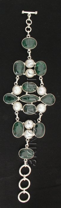 Fashion Silver 267.00ctw Emerald Beryl Bracelet: Fashion Silver 267.00ctw Emerald Beryl Bracelet **|**|** Heavy Cut Handmade Silver Bracelet with Natural Emerald Gemstone and Pearls size: 8.5 inches; color: Green; Stone Family: Beryl ; MSRP: $2900