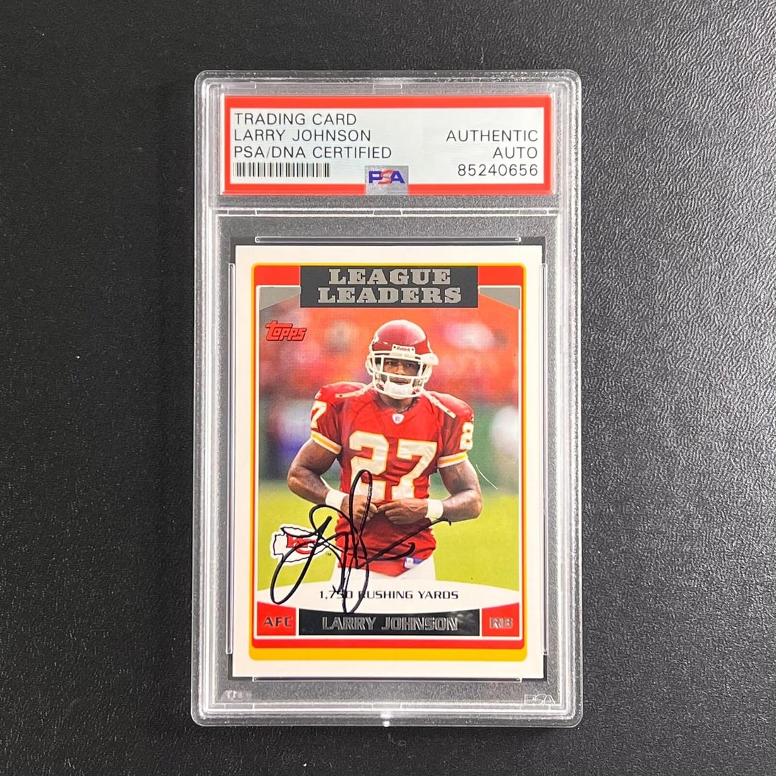 2005 topps football #285 larry johnson signed card slabbed PSA/DNA kansas city c: 2005 topps football #285 larry