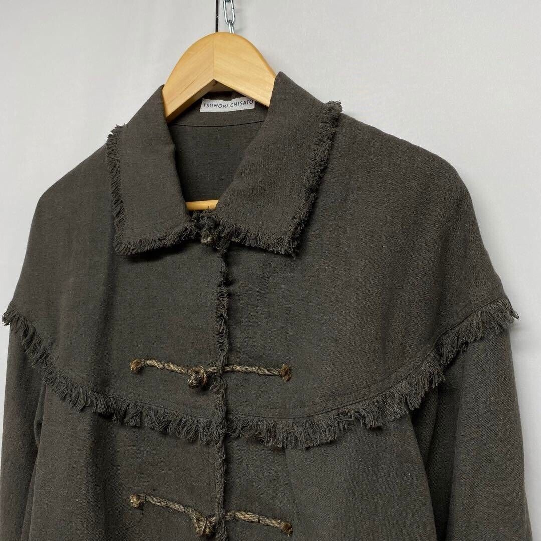 Issey Miyake period TSUMORI CHISATO design: Issey Miyake period TSUMORI CHISATO design jacket shirt Used Condition: Pre-owned Seller Notes: ?Size M Shoulder width - approx. 57cm Sleeve length - approx. 55cm Body width - approx. 57cm ... Read mo