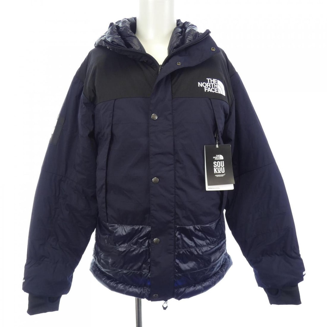 Authentic THE NORTH FACE Down Jackets: Authentic THE NORTH FACE Down Jackets #241-003-542-7747 Condition: Pre-owned Brand: THE NORTH FACE Style: JACKET Color: Navy Outer Shell Material: See Image Gender: Mens Size: XS <br