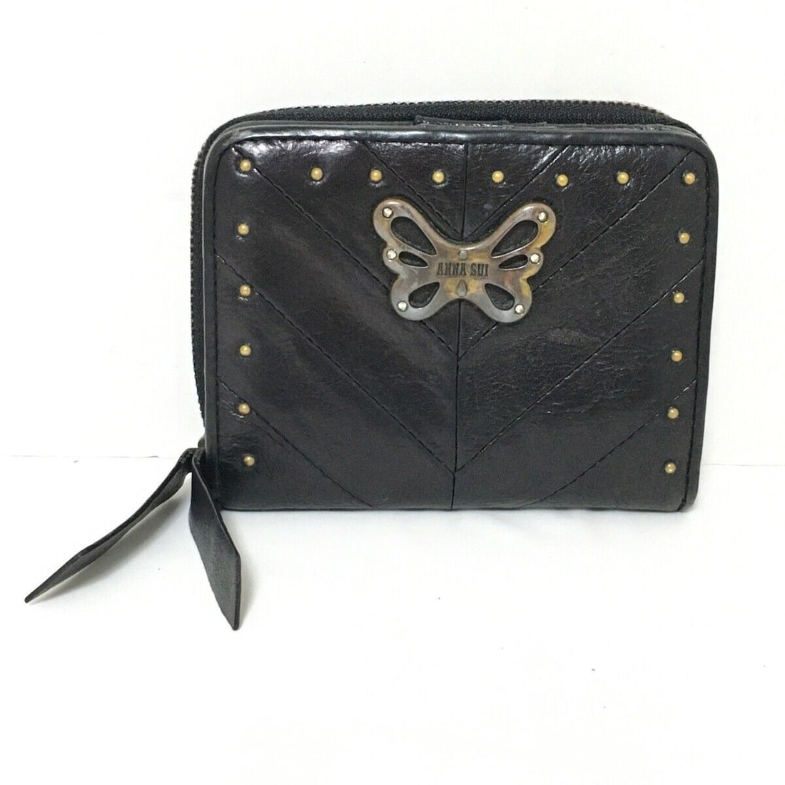Auth ANNA SUI - Black Leather: Auth ANNA SUI - Black Leather Bifold Wallet Condition: Pre-owned Brand: ANNA SUI Style: Bifold Wallet Color: Black Material: Leather ConditionRank: 6 Department: Women Type: Bifo