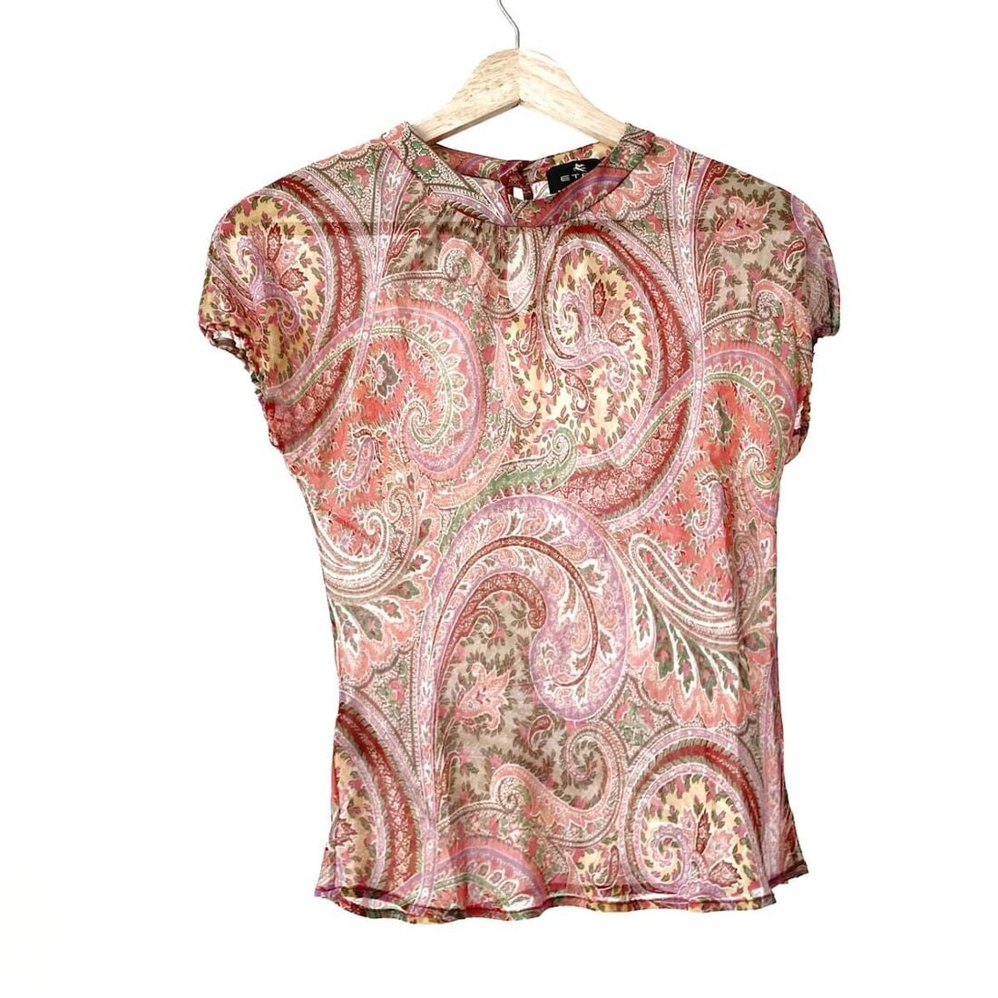 Auth ETRO - Light Purple Pink: Auth ETRO - Light Purple Pink Multi Womens Cutsew Condition: Pre-owned Brand: ETRO Style: Cutsew Color: Light Purple, Pink, Multi Material: Please see the photo of the quality tag ConditionRank: 7