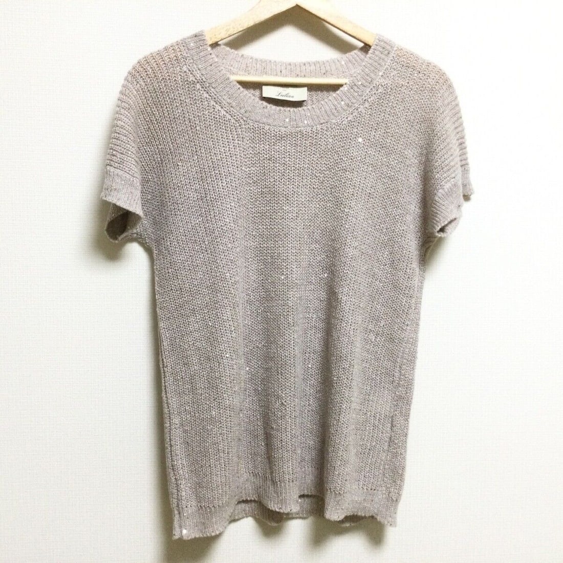 Auth Leilian - Beige Womens Sweater: Auth Leilian - Beige Womens Sweater Condition: Pre-owned Brand: Leilian Style: Sweater Color: Beige Material: Please see the photo of the quality tag Accessories: None ConditionRank: 6
