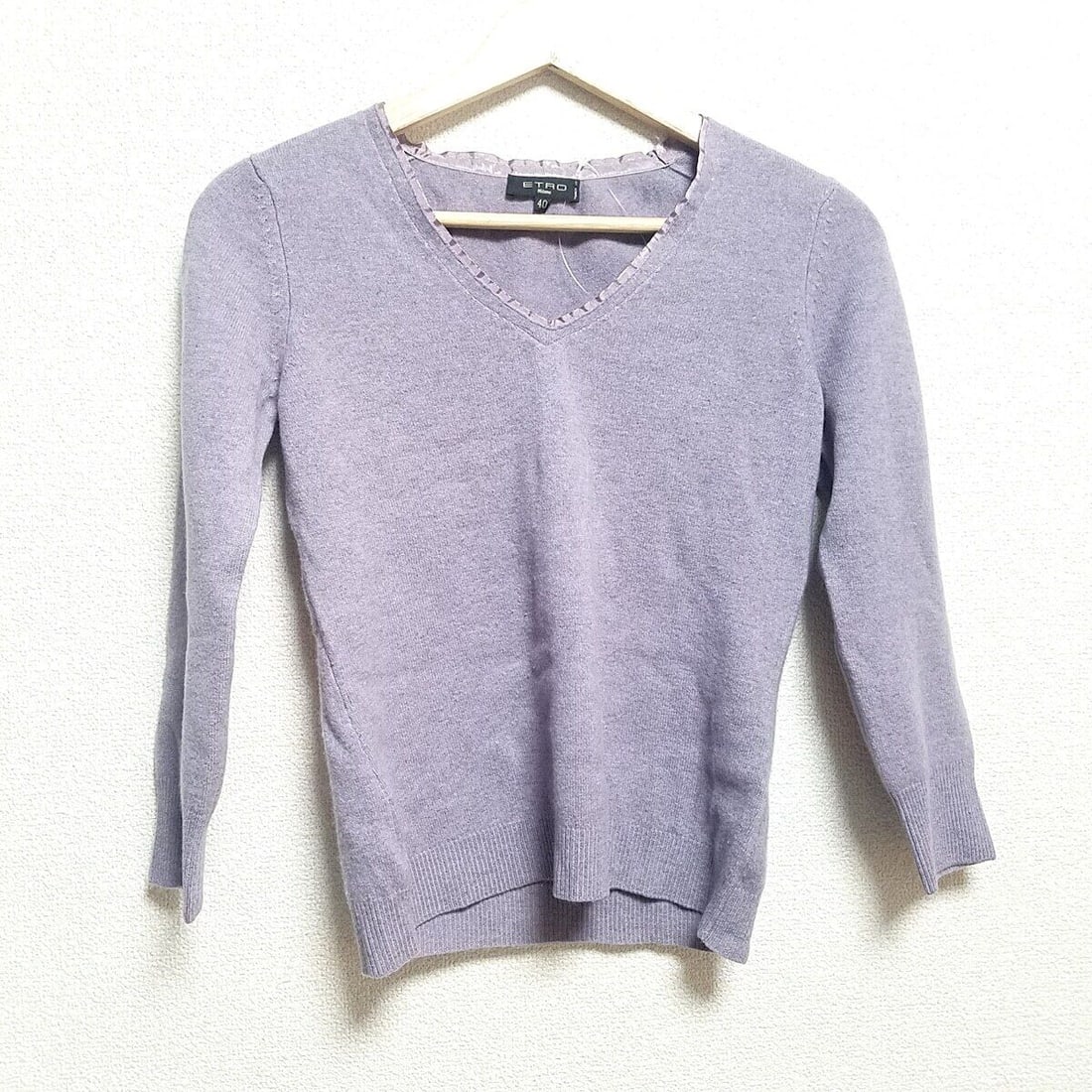 Auth ETRO - Purple Womens Sweater: Auth ETRO - Purple Womens Sweater Condition: Pre-owned Brand: ETRO Style: Sweater Color: Purple Material: Please see the photo of the quality tag ConditionRank: 6 Department: Womens <