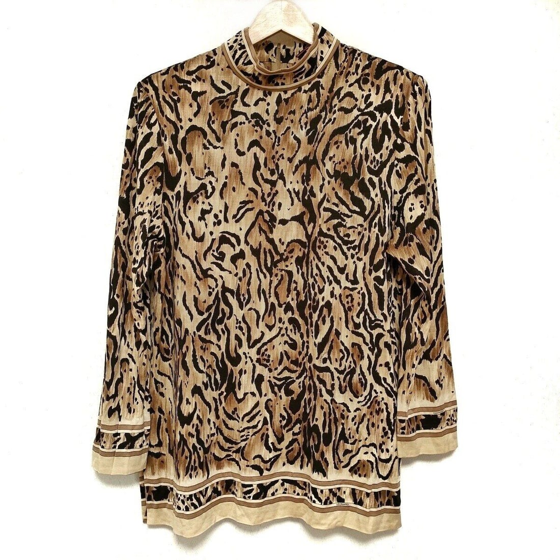 Auth LEONARD - Brown Dark Brown: Auth LEONARD - Brown Dark Brown Cream Womens Sweater Condition: Pre-owned Brand: LEONARD Style: Sweater Color: Brown, Dark Brown, Cream Material: Please see the photo of the quality tag ConditionR