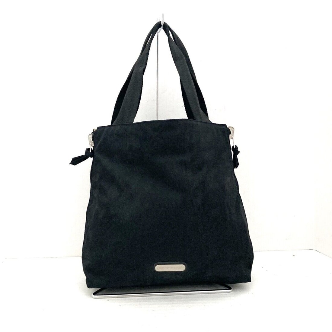 Auth ETRO - Black Nylon Jacquard: Auth ETRO - Black Nylon Jacquard Nylon Handbag Condition: Pre-owned Brand: ETRO Style: Handbag Exterior Color: Black Exterior Material: Nylon Jacquard, Nylon Accessories: None ConditionRa