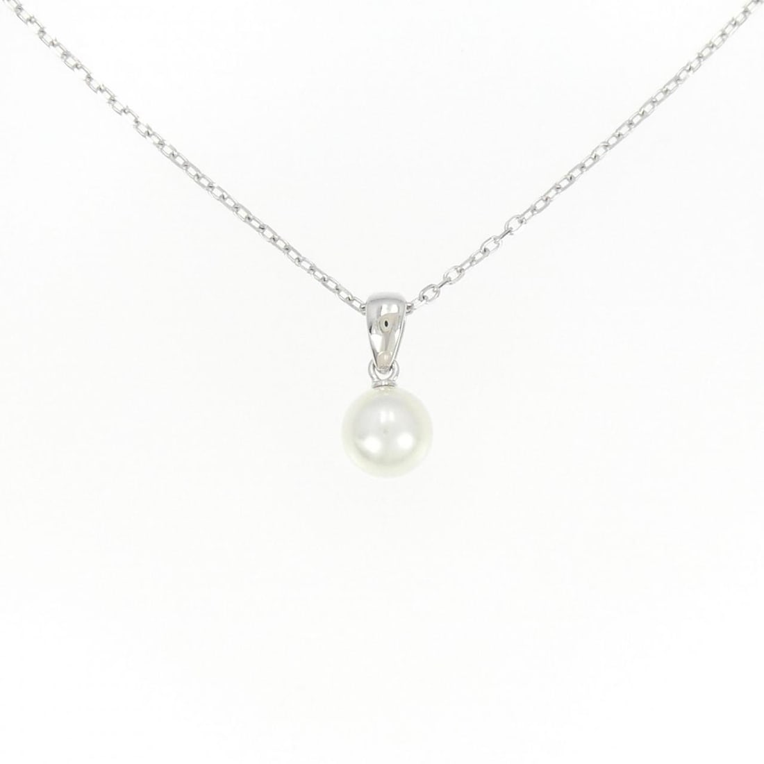 Authentic MIKIMOTO Akoya Pearl Necklace 6.6mm: Authentic MIKIMOTO Akoya Pearl Necklace 6.6mm #270-003-929-6686 Condition: Pre-owned Brand: MIKIMOTO Style: Necklace Material: K18 White Gold Gender: Ladies Size: 40cm Accessories: No ac