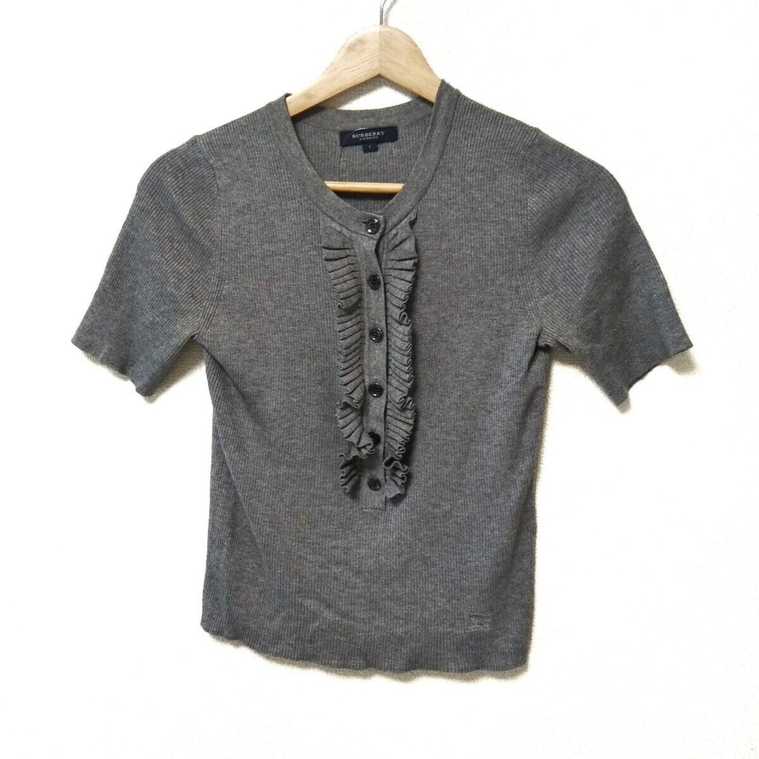 Auth Burberry LONDON - Gray Womens: Auth Burberry LONDON - Gray Womens Sweater Condition: Pre-owned Brand: Burberry LONDON Style: Sweater Color: Gray Material: Please see the photo of the quality tag Accessories: None Condi