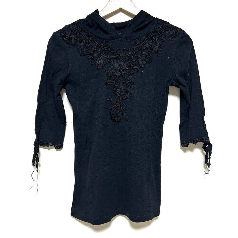 Auth ANNA SUI - Black Womens: Auth ANNA SUI - Black Womens Cutsew Condition: Pre-owned Brand: ANNA SUI Style: Cutsew Color: Black Material: Please see the photo of the quality tag ConditionRank: 6 Department: Womens <