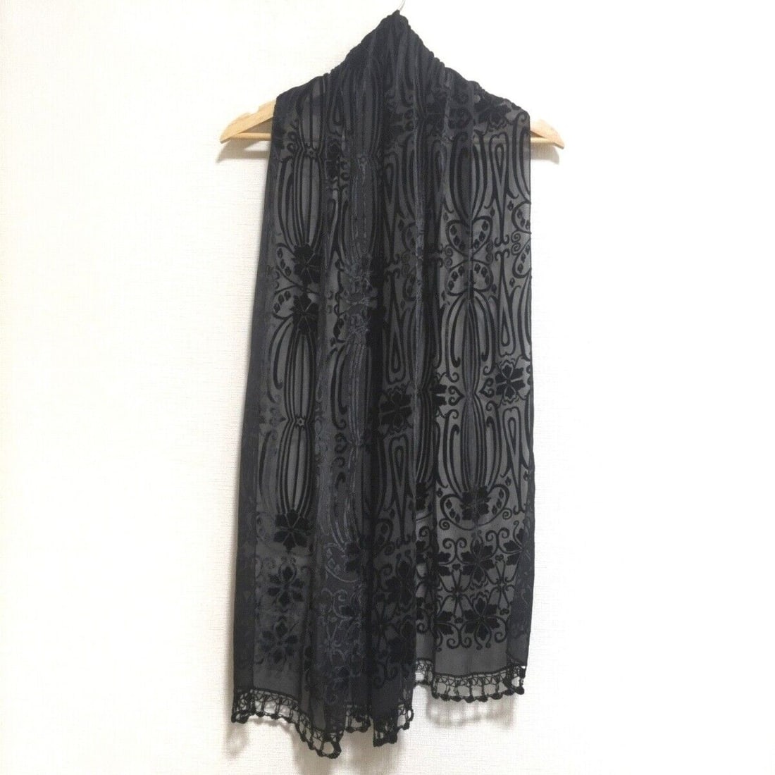 Auth ANNA SUI - Dark Gray: Auth ANNA SUI - Dark Gray Black Silk Rayon Scarf Condition: Pre-owned Brand: ANNA SUI Style: Scarf Color: Dark Gray, Black Material: Silk, Rayon Accessories: None ConditionRank: 7 <br