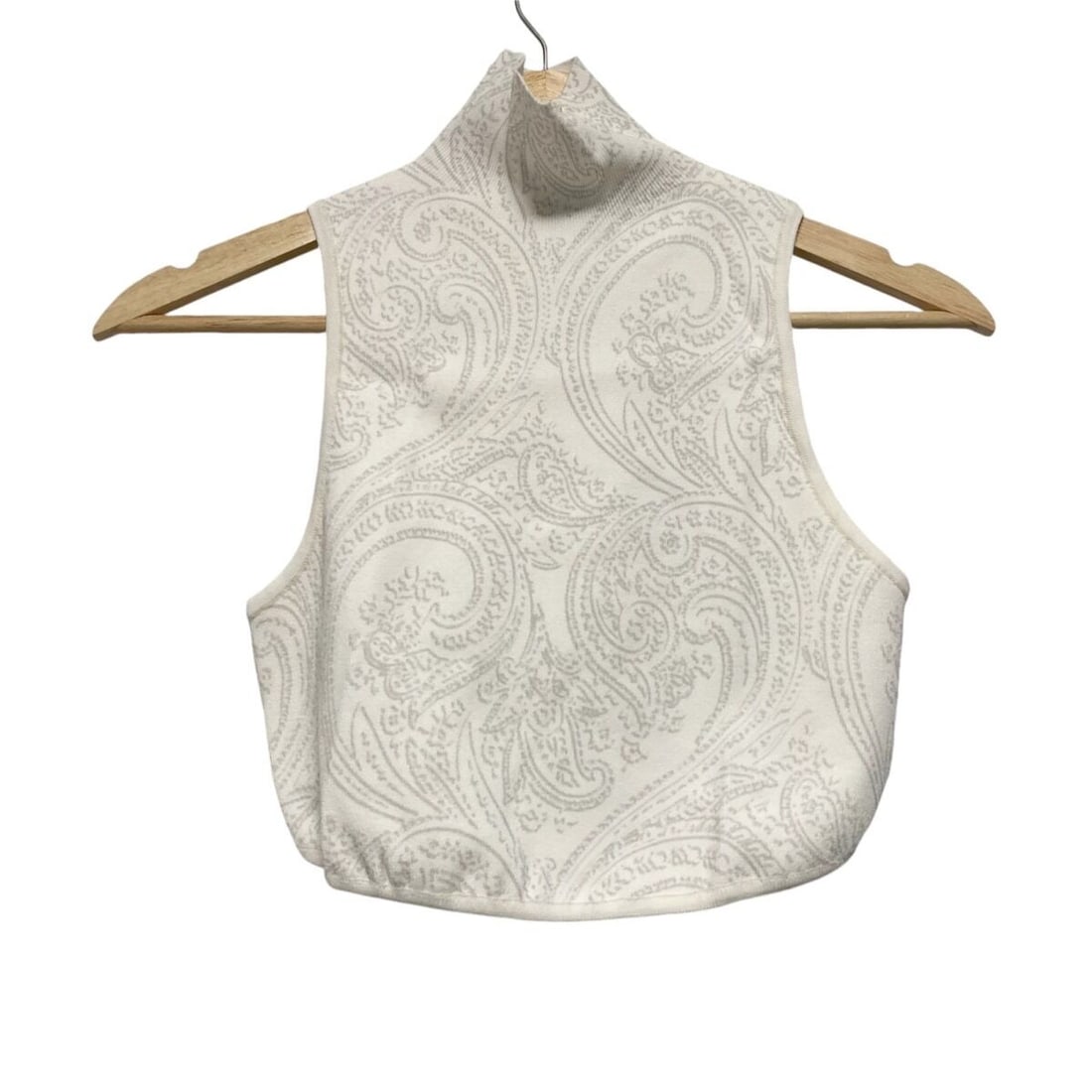 Auth ETRO - Cream Gray Womens: Auth ETRO - Cream Gray Womens Sweater Condition: Pre-owned Brand: ETRO Style: Sweater Color: Cream, Gray Material: Please see the photo of the quality tag ConditionRank: 6 Department: Wom