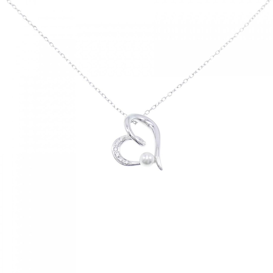Authentic MIKIMOTO Heart Akoya Pearl Necklace: Authentic MIKIMOTO Heart Akoya Pearl Necklace 4.2mm #260-006-555-4272 Condition: Pre-owned Brand: MIKIMOTO Style: Necklace Material: K18 White Gold Gender: Ladies Size: 43cm Accessories: