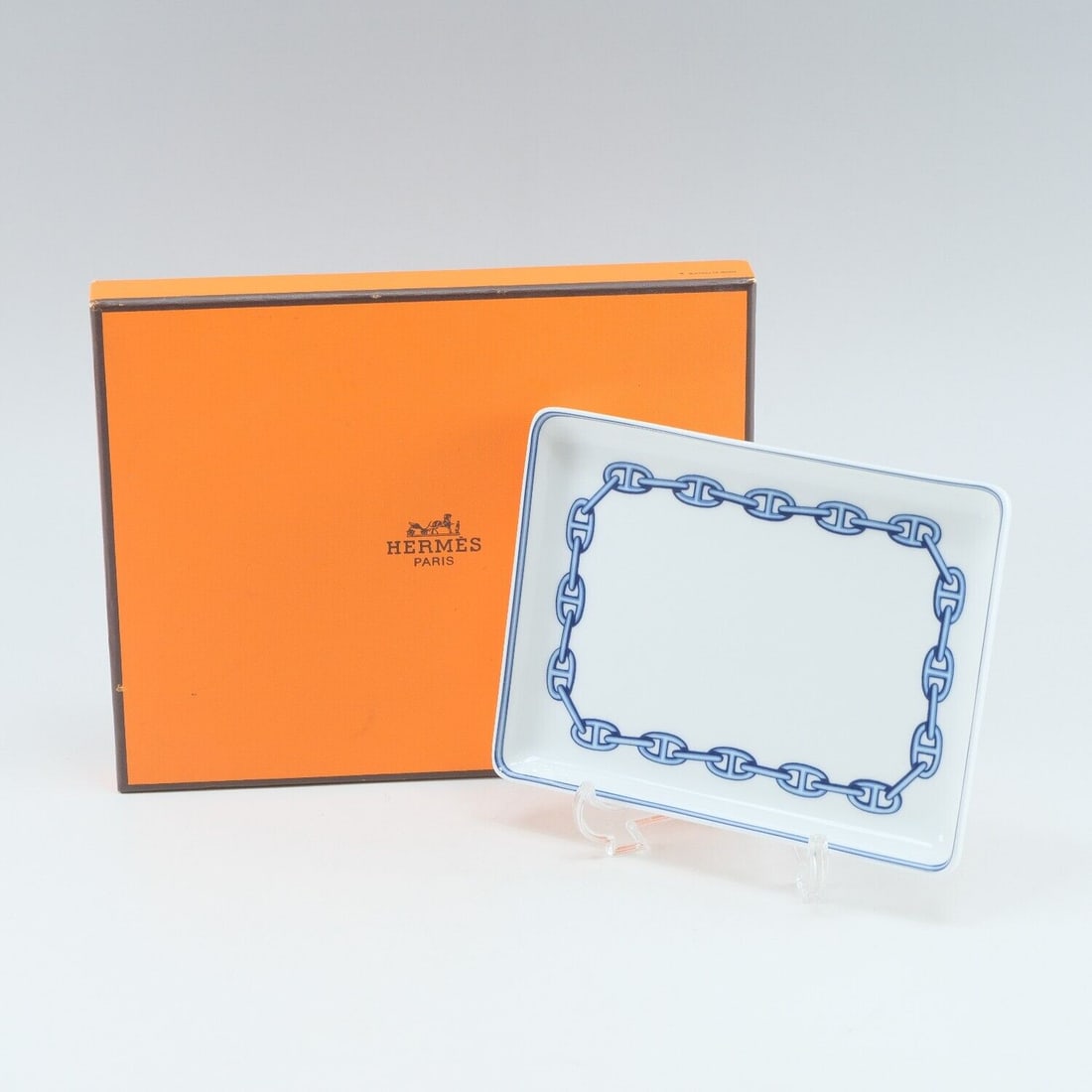 HERMES Chaine dAncre Tableware Square plate: HERMES Chaine dAncre Tableware Square plate x1 blue Porcelain _ Condition: Pre-Owned Seller Notes: ?Almost New : Mint Condition Pre-Owned only display. I220322300? Brand: HERMES Style: Tableware Mater