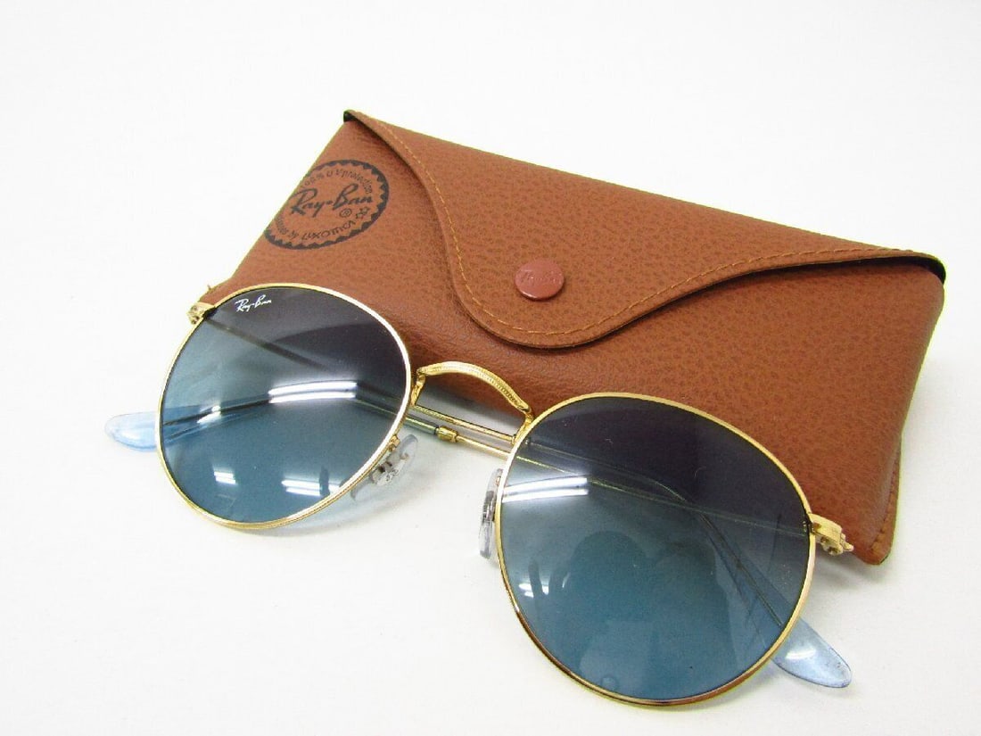 Ray Ban #4 RayBan RB3447 sunglasses: Ray Ban #4 RayBan RB3447 sunglasses case AC25204 Condition: Pre-owned Brand: Ray Ban Country: Japan SN: MOR_TR_0913 UV Protection: NA Lens Material: NA Model: NA Theme: NA <b