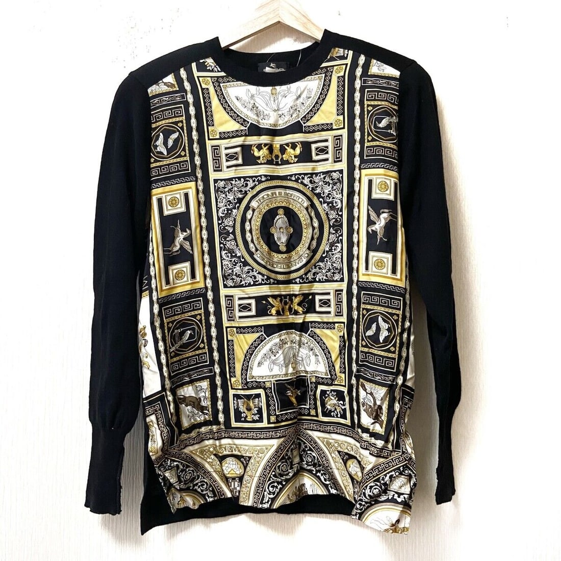 Auth ETRO - Black Yellow Multi: Auth ETRO - Black Yellow Multi Womens Sweater Condition: Pre-owned Brand: ETRO Style: Sweater Color: Black, Yellow, Multi Material: Please see the photo of the quality tag Accessories: None <b