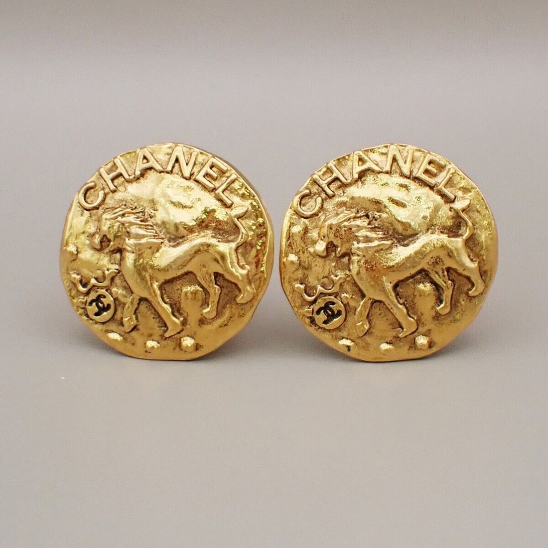 CHANEL CC Logo Lion Round Button: CHANEL CC Logo Lion Round Button Earrings 23 Clip-On Gold-Plated Vintage 88YF787 Condition: Pre-owned Seller Notes: ?One of clip is weak.Please check a photograph and the text carefully.FROONT SIDE AR