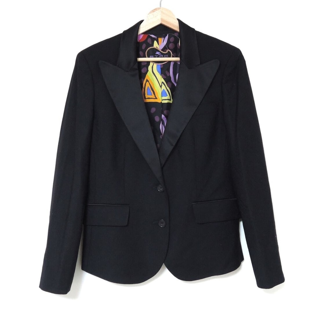 Auth ETRO - Black Womens Jacket: Auth ETRO - Black Womens Jacket Condition: Pre-owned Brand: ETRO Style: Jacket Color: Black Outer Shell Material: Please see the photo of the quality tag ConditionRank: 7 Department: Wome