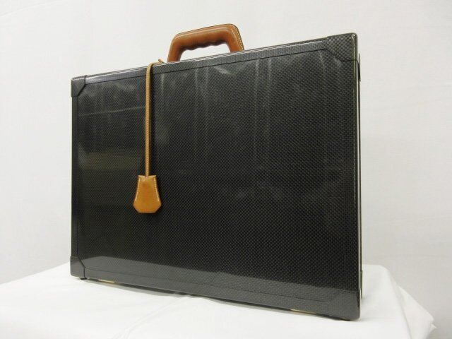 HERMES Espace PM Limited to 500: HERMES Espace PM Limited to 500 pieces Carbon attache case Business Bag 241004T Condition: Pre-owned Brand: HERMES Style: Hand Bag Exterior Material: Leather Exterior Color: Unknown Department: La