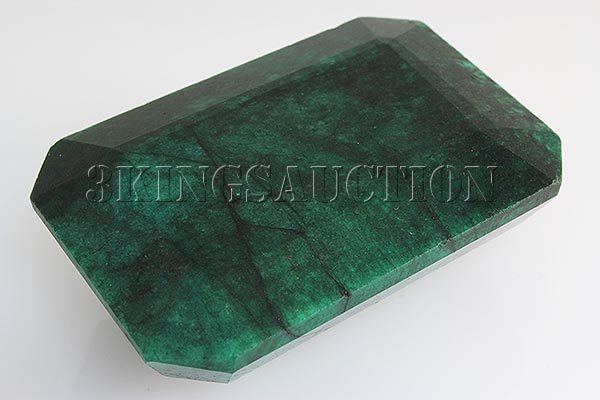 Big Emerald Beryl 730.50ctw Loose Gemstone Emerald Cut: Big Emerald Beryl 730.50ctw Loose Gemstone Emerald Cut **|**|** 69x47x27mm Emerald Beryl Faceted Loose Gemstone Emerald Shape ; MSRP: $5600