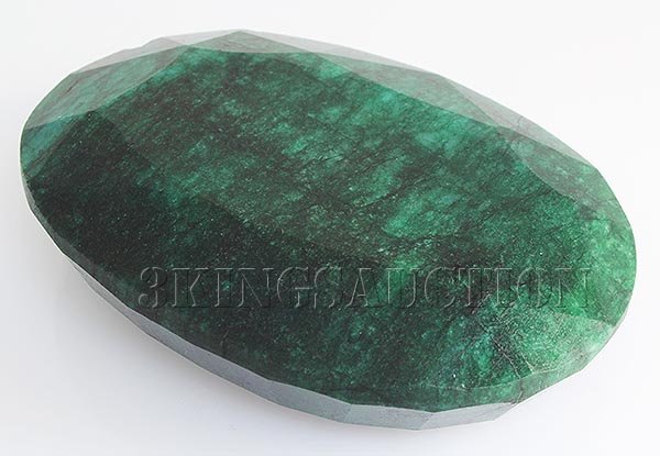 Big Emerald Beryl 924.50ctw Loose Gemstone Oval Cut: Big Emerald Beryl 924.50ctw Loose Gemstone Oval Cut **|**|** 84x62x22mm Emerald Beryl Faceted Loose Gemstone Oval Shape ; MSRP: $7100