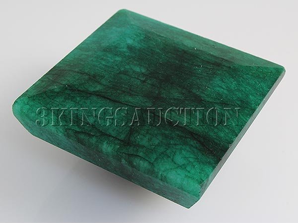 Emerald 472.63ctw Loose Gemstone 48x48x25mm SquareCut: Emerald 472.63ctw Loose Gemstone 48x48x25mm SquareCut **|**|** Natural Emerald Beryl Loose Gemstone Square Shape ; MSRP: $3600