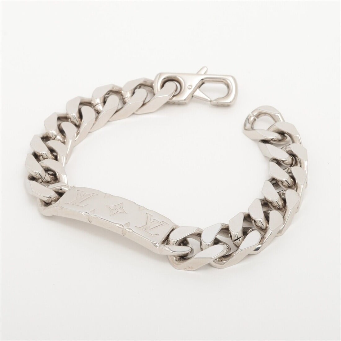 Louis Vuitton M00856 Chain bracelets Monogram: Louis Vuitton M00856 Chain bracelets Monogram DI5202 Bracelet GP Silver Condition: Pre-owned Detail Notes: ?Good : Used with a few stains and/or scratches. GZ030730? Style: Bracelet Material: GP Color