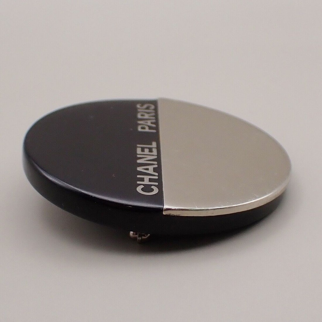 CHANEL Logo Round Bicolor Brooch 00A: CHANEL Logo Round Bicolor Brooch 00A Metal Plastic Black Silver France 83YE496 Condition: Pre-owned Shape: Round Occasion: Anniversary Color: Silver Black Material: Plastic,Metal Item Length: 2.0