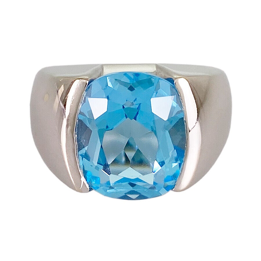 ANTONINI White gold Blue Topaz Ring: ANTONINI White gold Blue Topaz Ring Condition: Pre-owned Detail Notes: ?Good : Used with a few stains and/or scratches. sss-2106011507021? Brand: ANTONINI Style: Ring Material: White gold Blue Topaz <