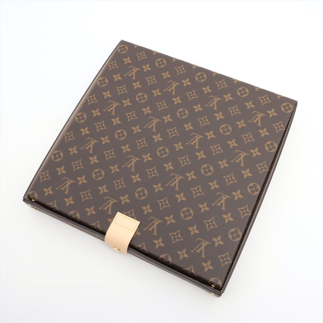 Louis Vuitton GI0634 pizza box Other: Louis Vuitton GI0634 pizza box Other PVC & leather Brown 2021 Monogram record c Condition: Pre-owned Detail Notes: ?Very Good : Used with minor stains and/or scratches. YP021051? Style: Other Material