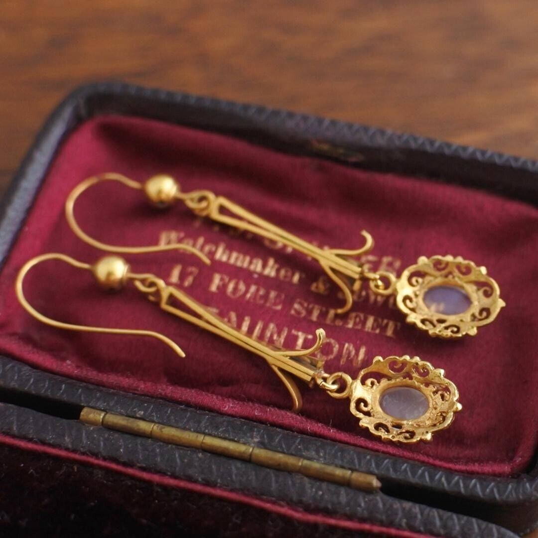 British Antique British Hook Earrings Moonstone: British Antique British Hook Earrings Moonstone & Seed Pearl K9 Very Rare Condition: Pre-owned Detail Notes: ?Size: approx. 40 mm (length), 8 mm (width), 30 mm (length of hook) It is in beautiful cond