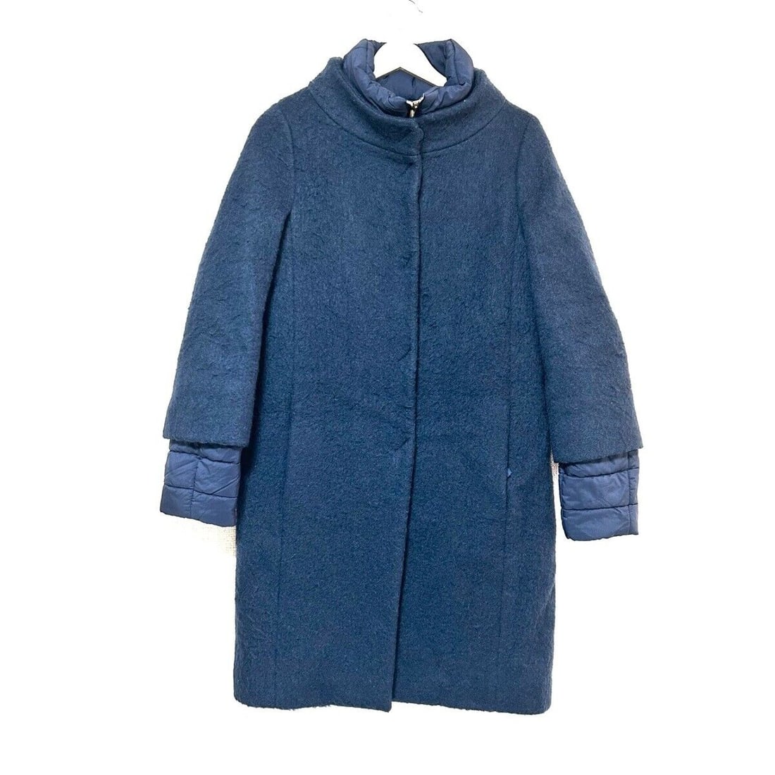 Auth HERNO - Navy Coat: Auth HERNO - Navy Coat Condition: Pre-owned Brand: HERNO Style: Coat Color: Navy Outer Shell Material: Please see the photo of the quality tag ConditionRank: 6+ Department: Womens <br