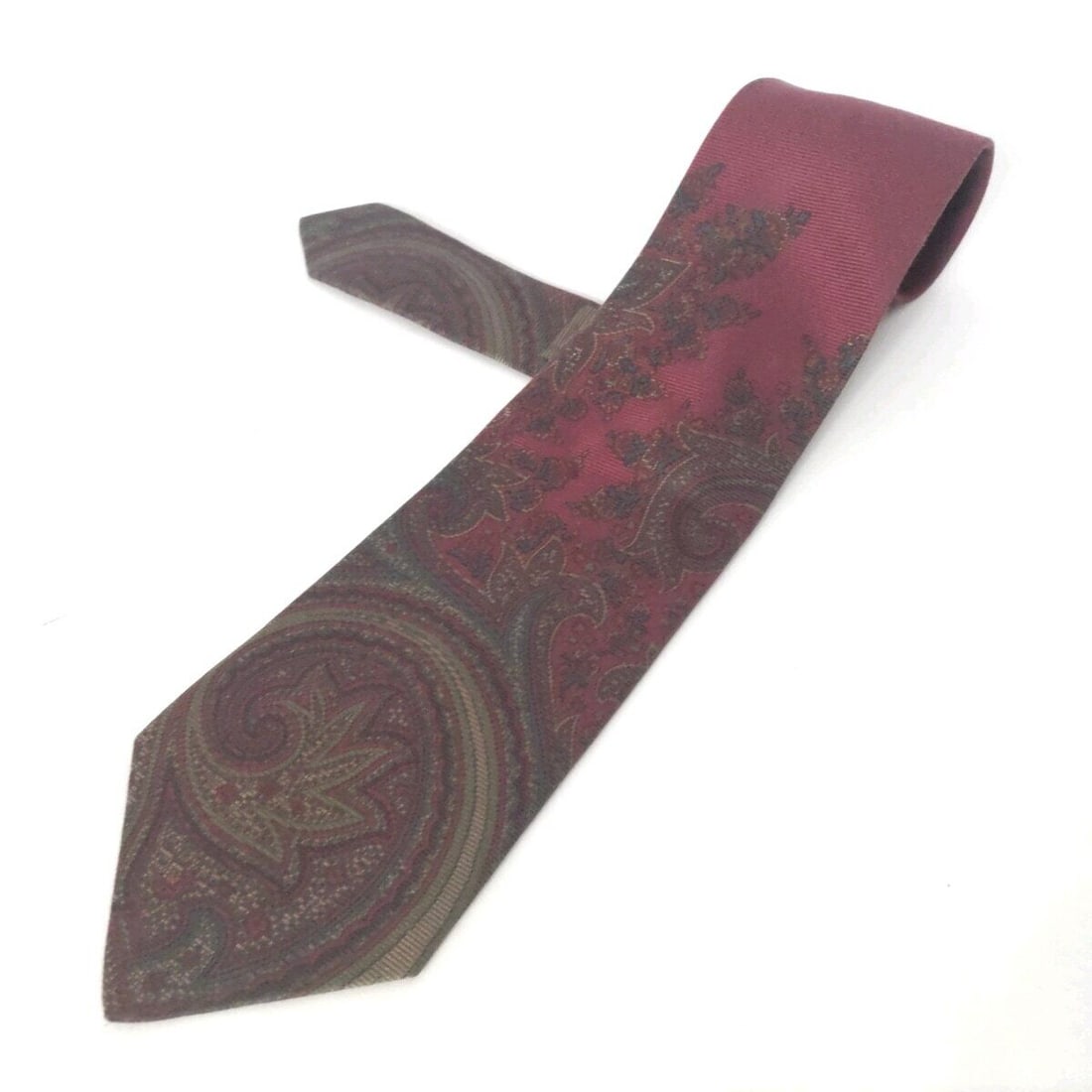 Auth ETRO - Red Dark Brown: Auth ETRO - Red Dark Brown Multi Tie Condition: Pre-owned Brand: ETRO Style: Tie Color: Red, Dark Brown, Multi ConditionRank: 6 Department: Mens Type: Tie SKU no: RBJ32
