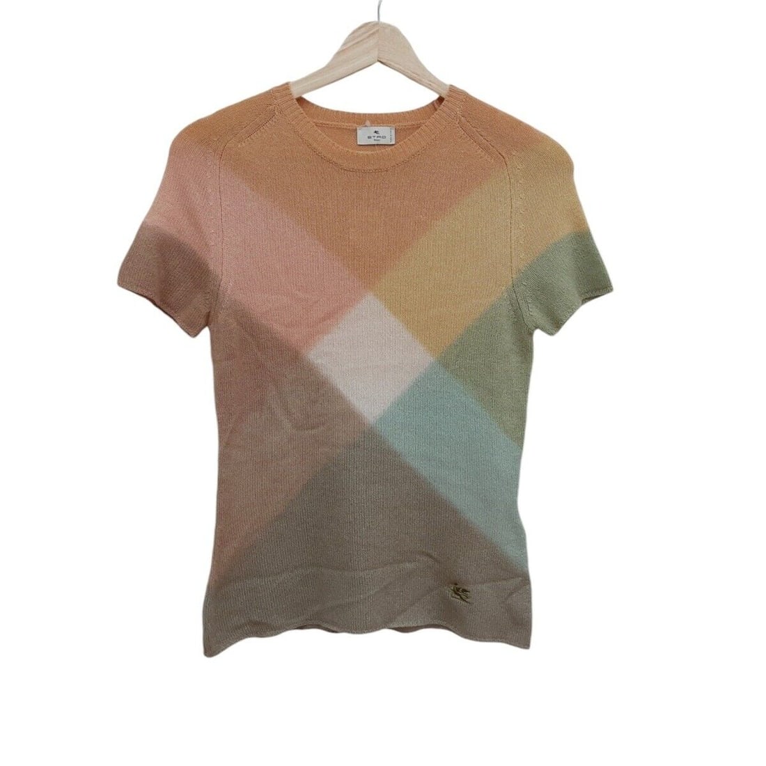 Auth ETRO - Orange Green Multi: Auth ETRO - Orange Green Multi Sweater Condition: Pre-owned Brand: ETRO Style: Sweater Color: Orange, Green, Multi Material: Please see the photo of the quality tag ConditionRank: 7 Depar