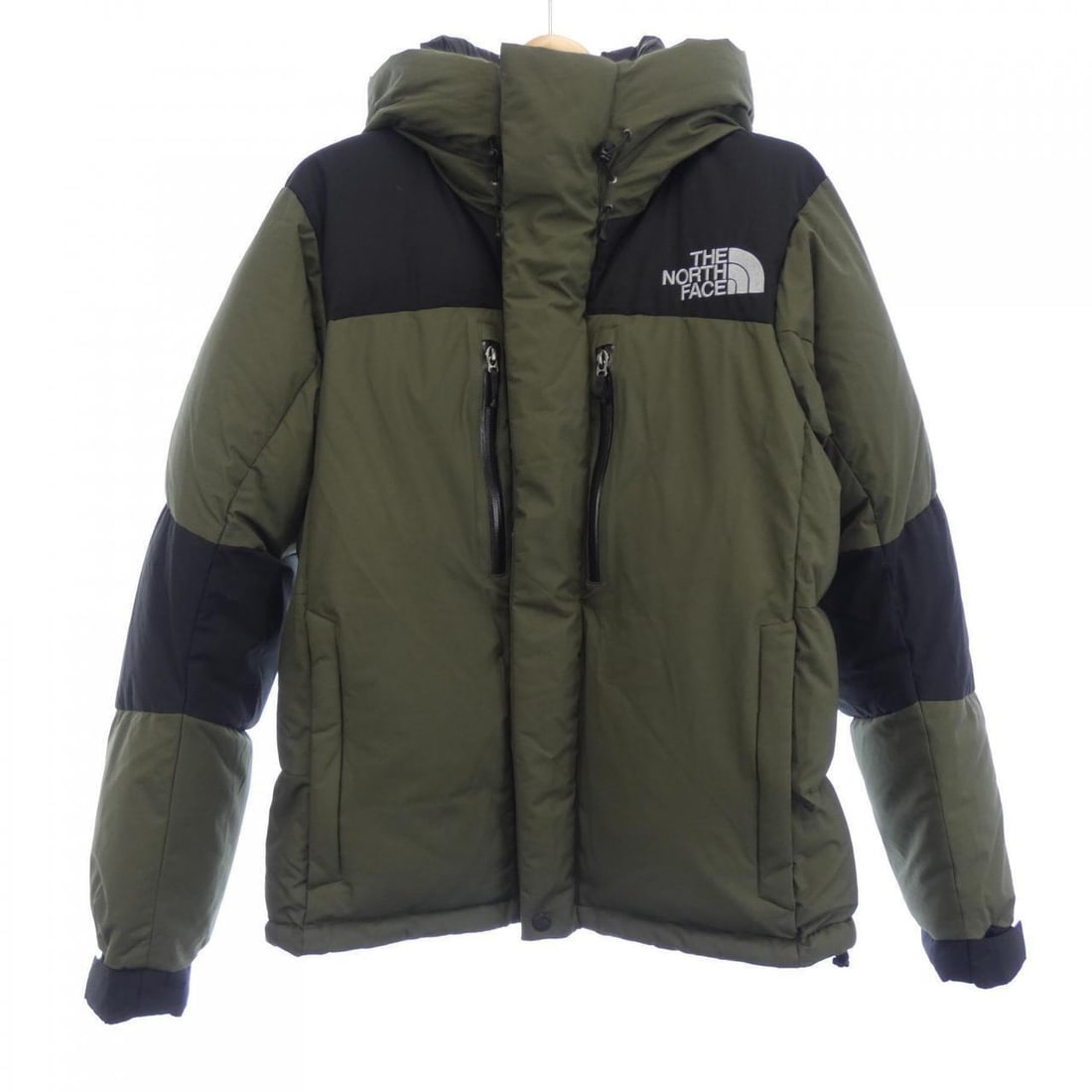 Authentic THE NORTH FACE Down Jackets: Authentic THE NORTH FACE Down Jackets #241-003-458-2805 Condition: Pre-owned Brand: THE NORTH FACE Style: JACKET Color: Black Khaki Outer Shell Material: See Image Gender: Mens Size: L <b