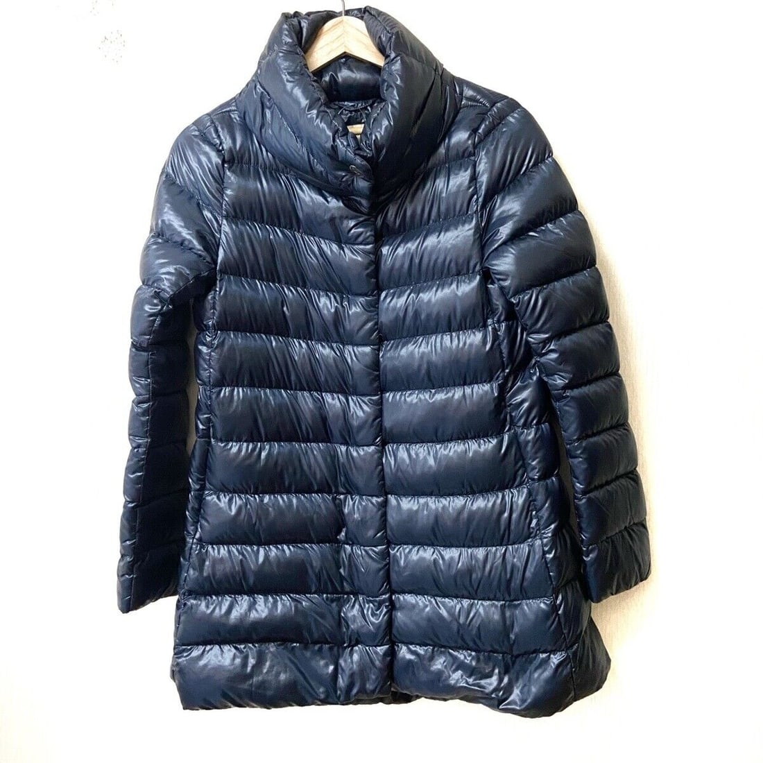 Auth HERNO - Dark Navy Down: Auth HERNO - Dark Navy Down Coat Condition: Pre-owned Brand: HERNO Style: Down Coat Color: Dark Navy Outer Shell Material: Please see the photo of the quality tag ConditionRank: 6+ Depart