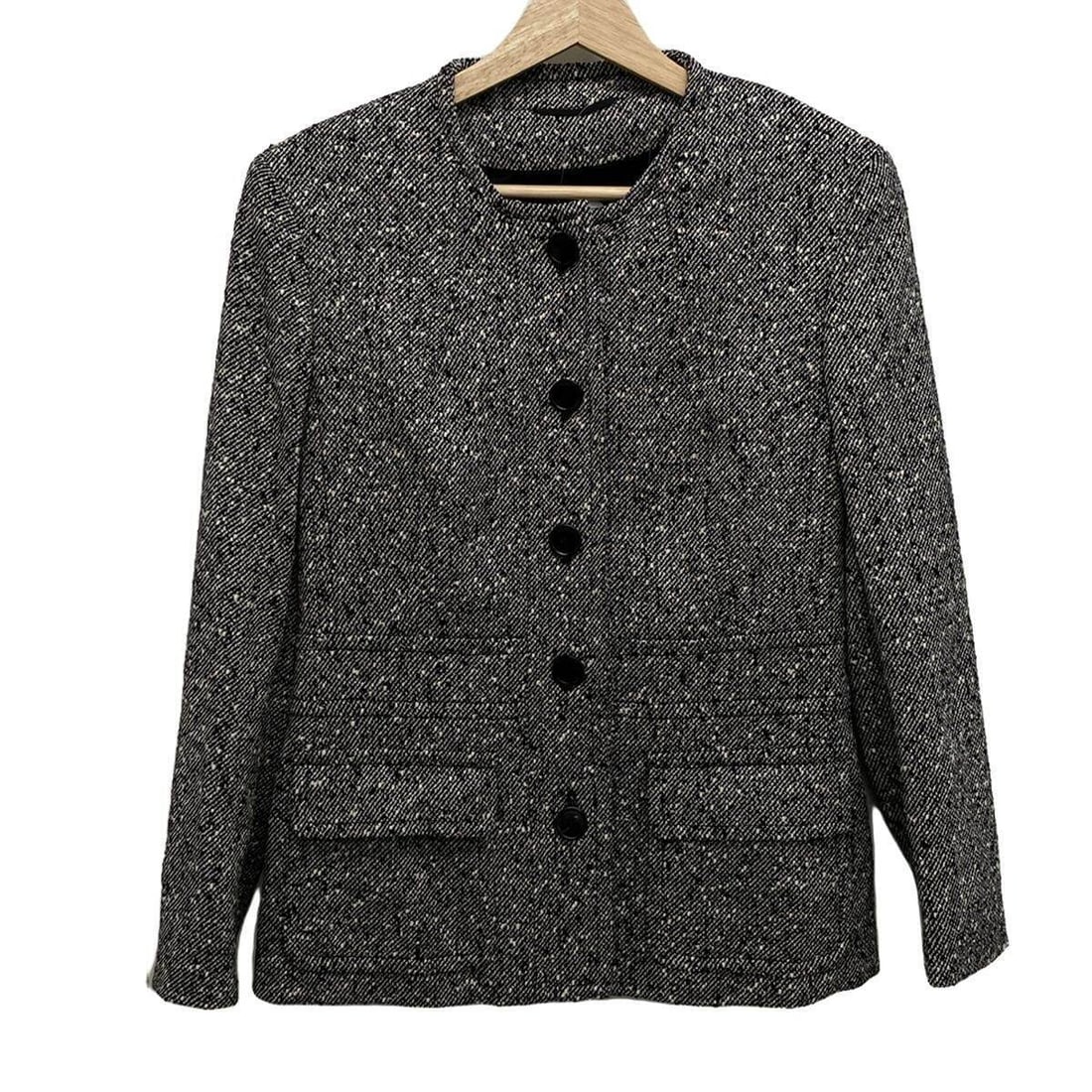 Auth ESCADA - Cream Black Jacket: Auth ESCADA - Cream Black Jacket Condition: Pre-owned Brand: ESCADA Style: Jacket Color: Cream, Black Outer Shell Material: Please see the photo of the quality tag ConditionRank: 8 Depart