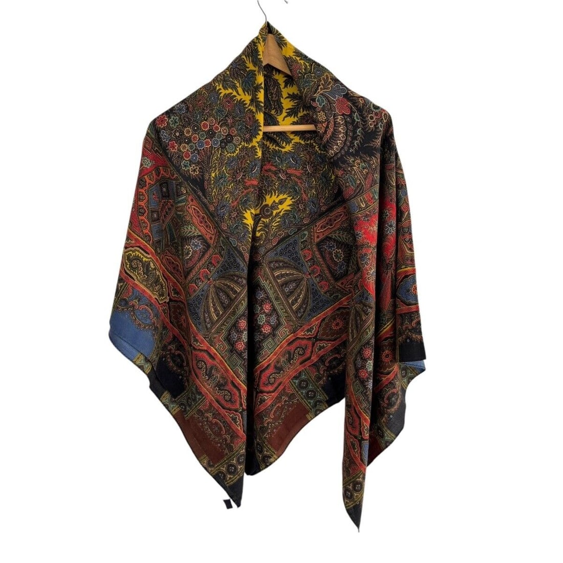 Auth ETRO - Black Red Multi: Auth ETRO - Black Red Multi Wool Silk Scarf Condition: Pre-owned Brand: ETRO Style: Scarf Color: Black, Red, Multi Material: Wool, Silk ConditionRank: 7 Type: Scarf SKU