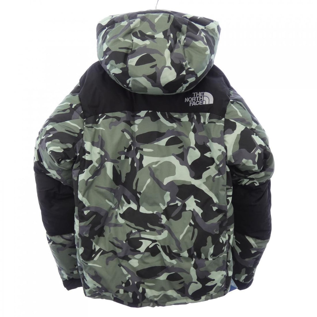 Authentic THE NORTH FACE Down Jackets: Authentic THE NORTH FACE Down Jackets #241-003-699-2909 Condition: Pre-owned Brand: THE NORTH FACE Style: JACKET Color: Black Gray Green Outer Shell Material: See Image Gender: Mens Size: