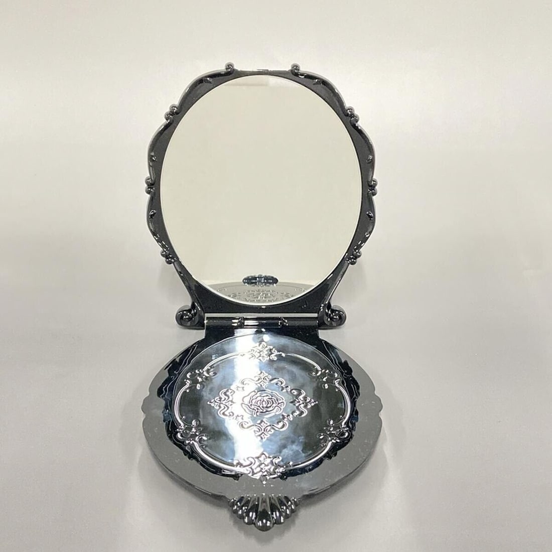 Auth ANNA SUI - Black Plastic: Auth ANNA SUI - Black Plastic Glass Accessory Condition: Used Brand: ANNA SUI Style: Accessory Color: Black Material: Plastic, Glass Accessories: Box ConditionRank: 7 Type: Acces