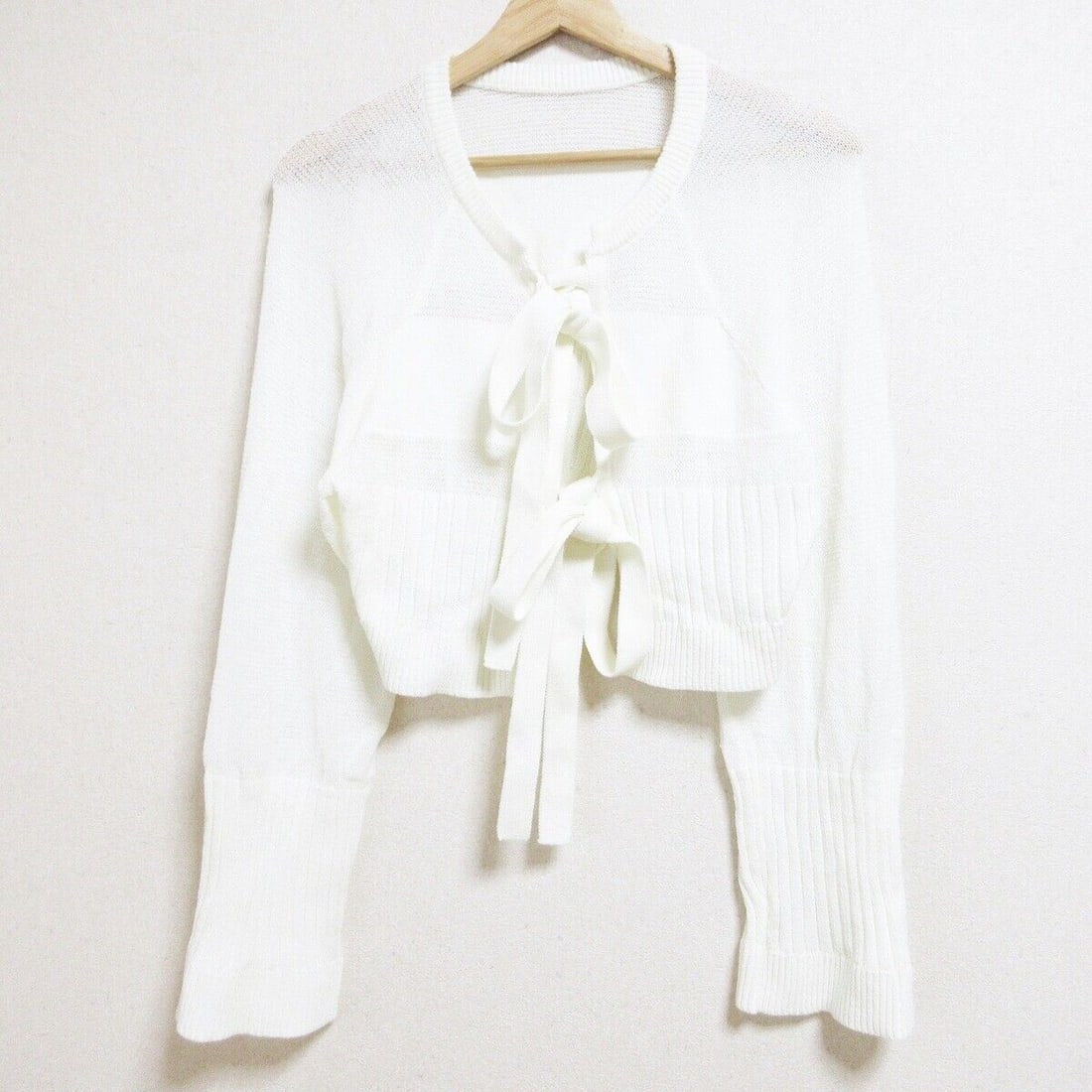 Auth CASA FLINE - Cream Cardigan: Auth CASA FLINE - Cream Cardigan Condition: Pre-owned Brand: CASA FLINE Style: Cardigan Color: Cream Material: Please see the photo of the quality tag ConditionRank: 7 Department: Womens