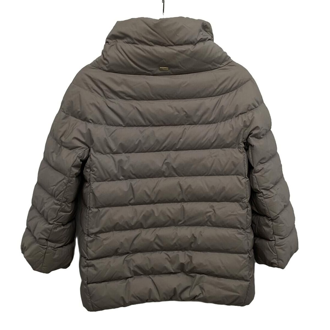 Auth HERNO - Gray Down Jacket: Auth HERNO - Gray Down Jacket Condition: Pre-owned Brand: HERNO Style: Down Jacket Color: Gray Outer Shell Material: Please see the photo of the quality tag ConditionRank: 6+ Department: