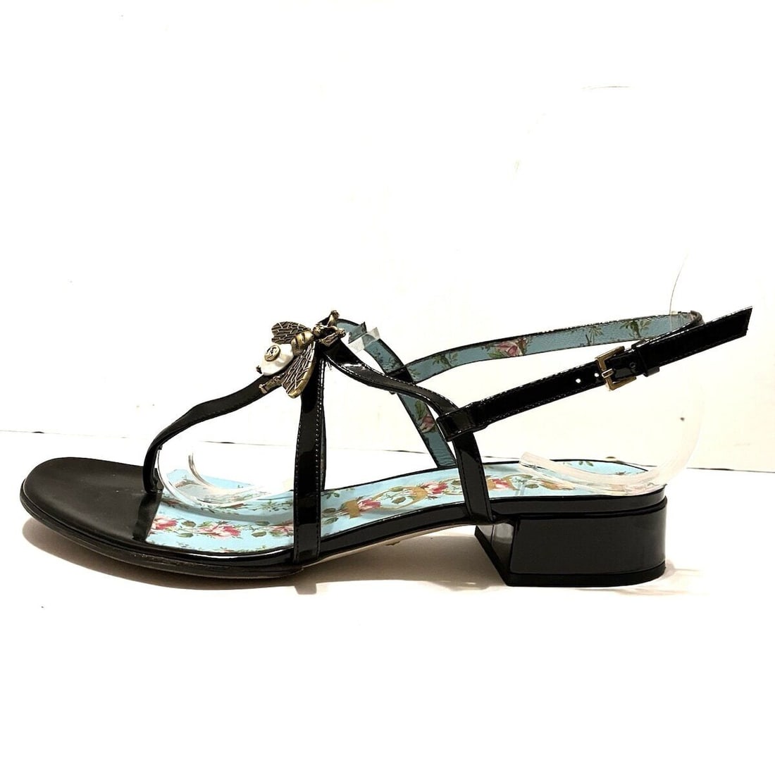 Auth GUCCI - Black Patent Leather: Auth GUCCI - Black Patent Leather Sandals Condition: Pre-owned Brand: GUCCI Style: Sandals Color: Black Upper Material: Patent Leather ConditionRank: 5 Department: Type: Sandals