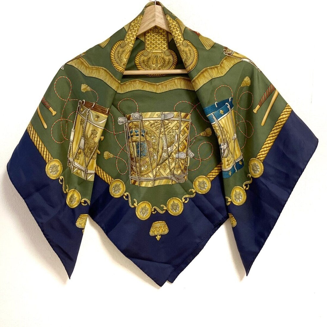 Auth HERMES Carre 90 - Navy: Auth HERMES Carre 90 - Navy Khaki Multi Scarf Condition: Pre-owned Brand: HERMES Style: Scarf Color: Navy, Khaki, Multi Product Name: Carre 90 ConditionRank: 6+ Type: Scarf <