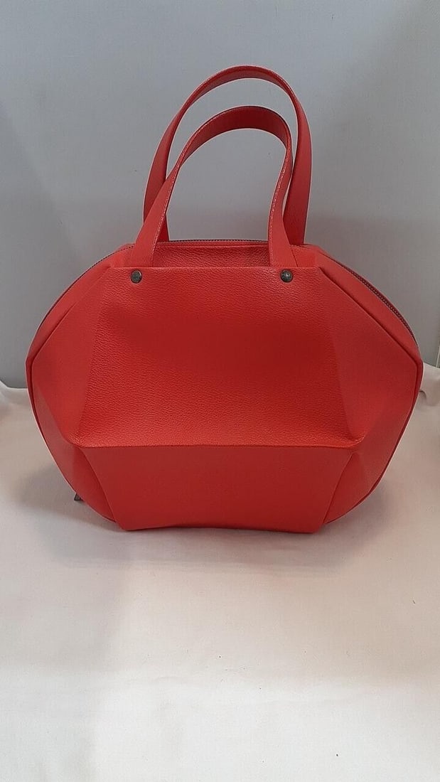 PLEATS PLEASE ISSEY MIYAKE Handbag Totebag: PLEATS PLEASE ISSEY MIYAKE Handbag Totebag Red Used Condition: Pre-owned Brand: ISSEY MIYAKE Department: Women Exterior Color: Red Style: Tote Exterior Material: Nylon SKU no: RB